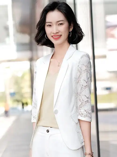 女士精品西装更新时间:2022年03月25日白色蕾丝西装外套女中袖薄款