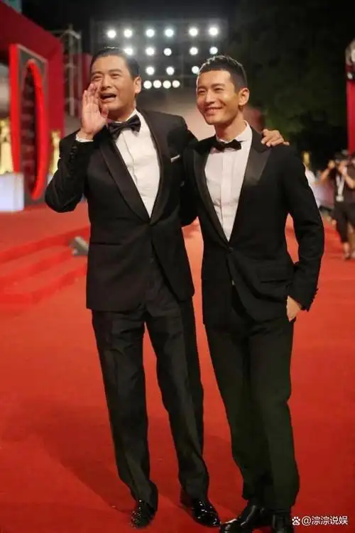 周润发178cm,可以推算出其他男明星的真实身高