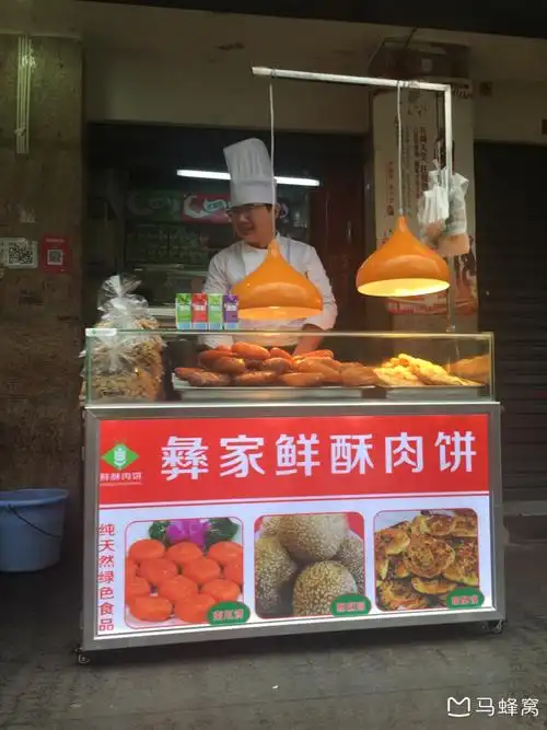 2019-01-16 糯米饭3～5元,这家在黔灵山公园南门附近,早上才摆摊,十点