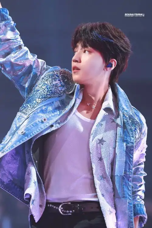 王俊凯##王俊凯你好胸##江苏卫视跨年##王俊凯letmeloveyou舞台