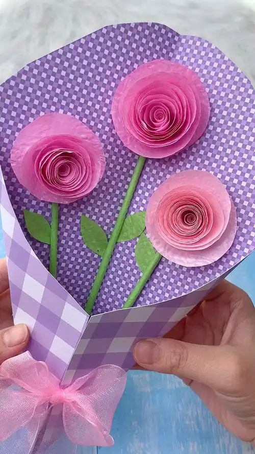 跟小朋友一起做个简单的教师节手工花,教师节你准备什么手工了