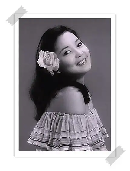 邓丽君的黑白世界--数十老照片记录成长历程