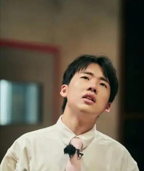 郭麒麟绝美照片1