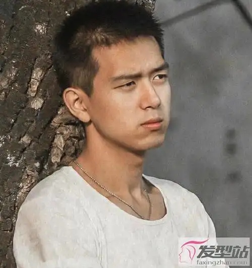 男生清爽短发寸头2022,清清爽爽的发型才好看_发型站_最新流行发型