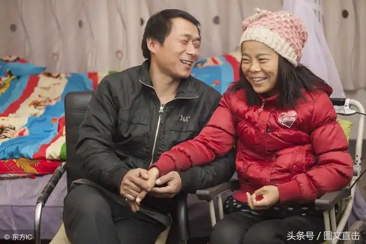 6对农民夫妻日常生活图景,只要心中有爱,苦日子照样过得甜蜜蜜