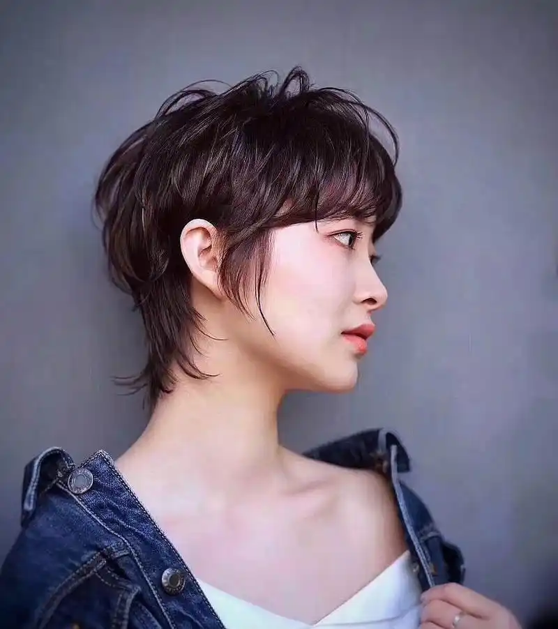 发量少的女人建议尝试3款发型,蓬松好看又减龄,各年龄段都适合