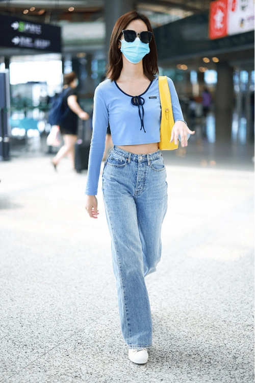 陈都灵也是小腰精穿露脐装凹出窈窕曲线身材比例是真的好