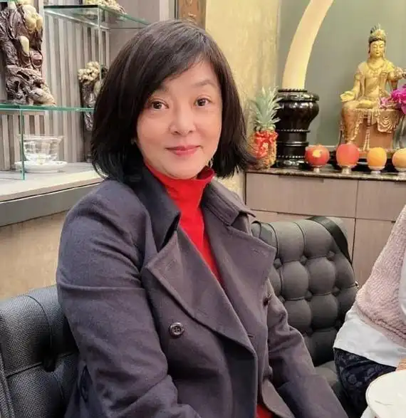 陈玉莲近照曝光,这才是岁月不败美人,难怪周润发都沦陷