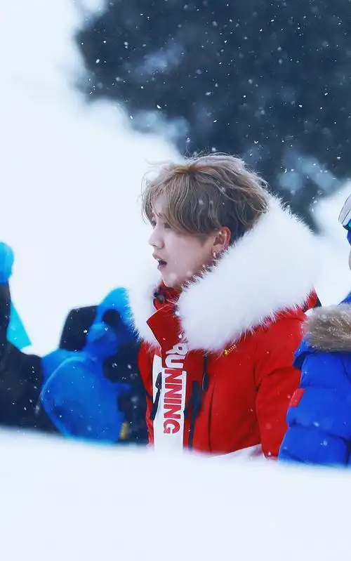 历史上的今天 鹿晗在布鲁克的雪地里撒欢儿玩起来