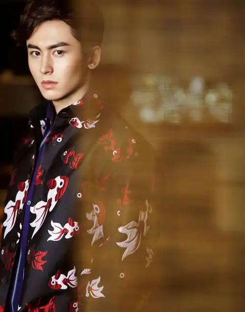 张哲瀚时尚杂志封面高清图片