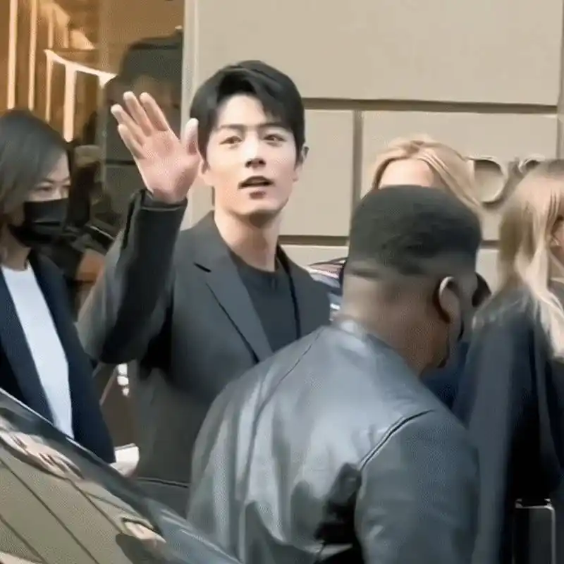 挥手之间,从青涩少年到顶级巨星#肖战