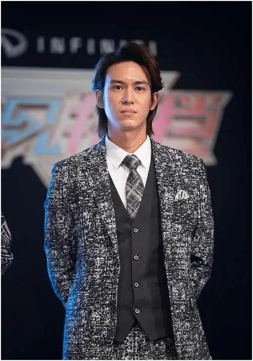 陈楚河的爸爸名叫陈启礼,是竹联帮的首领,于1943年出生在台湾台北市.