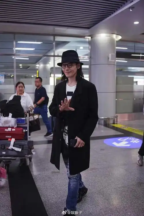 向佐称上披哥帮郭碧婷一起赚奶粉钱##向佐回应参加披哥