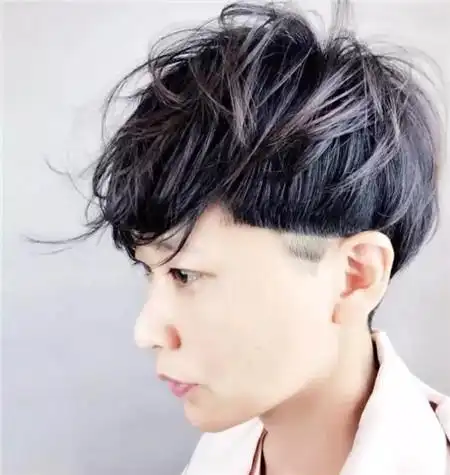 一边剃铲青超短发 打造潮流个性女生