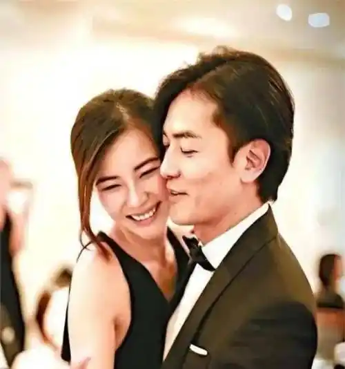 在小日子做农民腻了,50岁郑伊健蒙嘉慧双双发福复出!