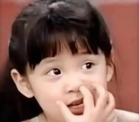 修复后的欧阳娜娜高清无水印童年照