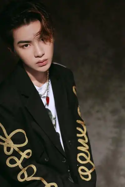 黄明昊重庆电音节宣传海报