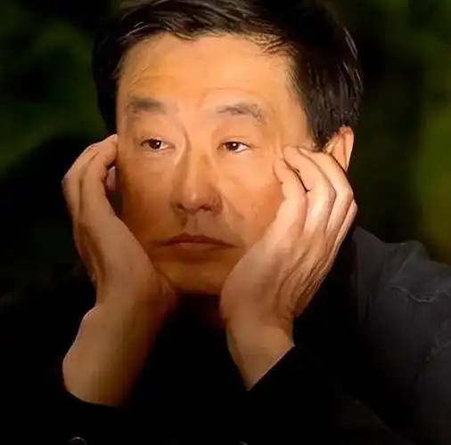 他是倪萍儿子的亲生父亲,身价过亿,却在儿子患病时离开母子俩