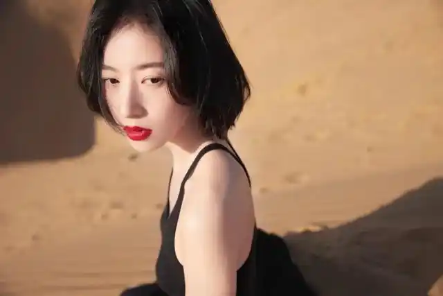 黑色短发发型女生韩范,女士黑色短发发型(是毛晓彤还是周雨彤)