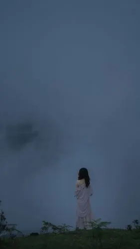 唯美山顶意境美女高清手机壁纸_美女_手机壁纸下载_美桌网