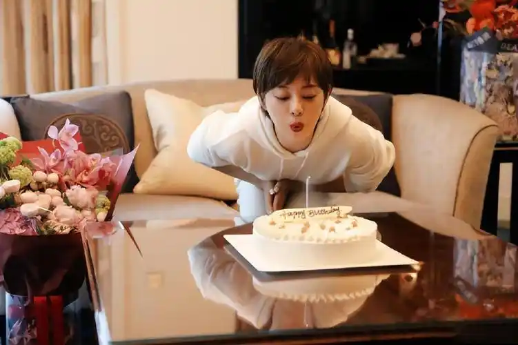 孙俪晒照庆40岁生日,不惑之年魅力不减,"安陵容"陶昕然送祝福__财经