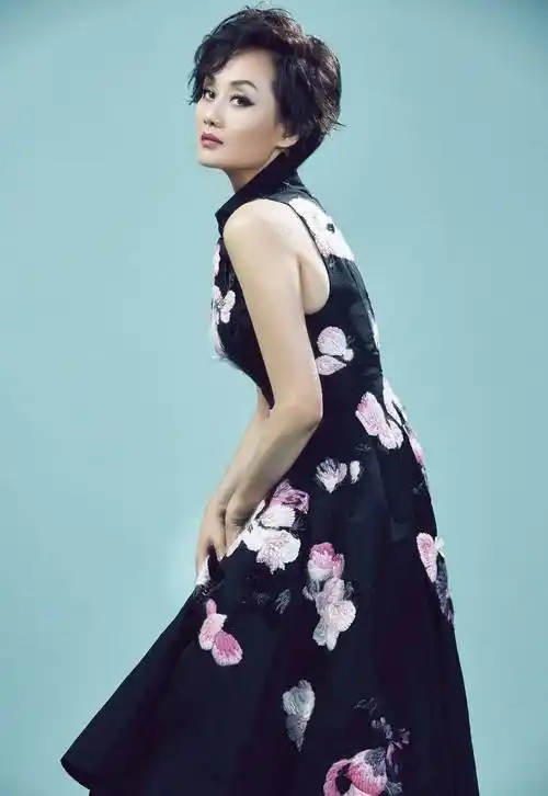 "儿子"是当红明星,女儿是奥运冠军,54岁的她才是人生大赢家_李颖_母亲