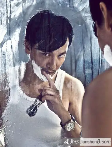 祖籍浙江省余姚市,影视演员,歌手,小编之所以排在,实在是张震漏肌肉的