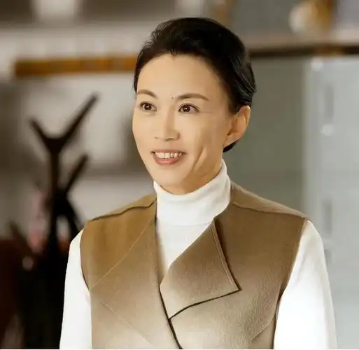 回顾演员马丽低调演戏33年嫁圈外丈夫生一子57岁风韵犹存