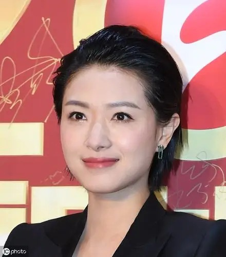 梳"大背头"的万茜,被迷倒了