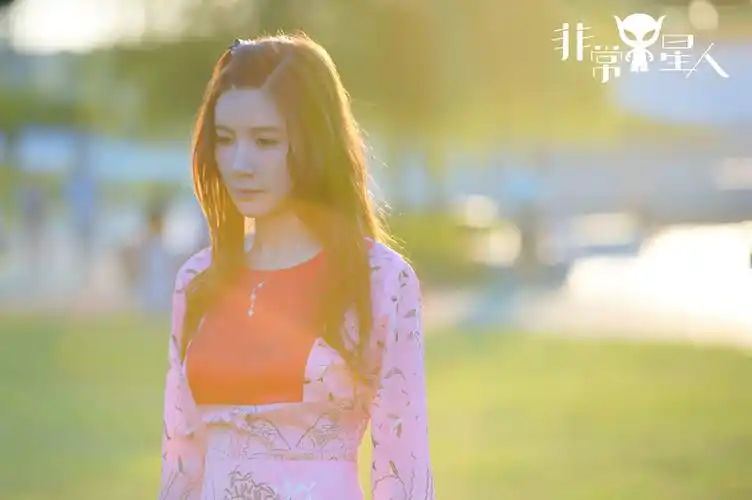 徐立《非常y星人》剧照曝光 百变造型可盐可甜化身时尚icon