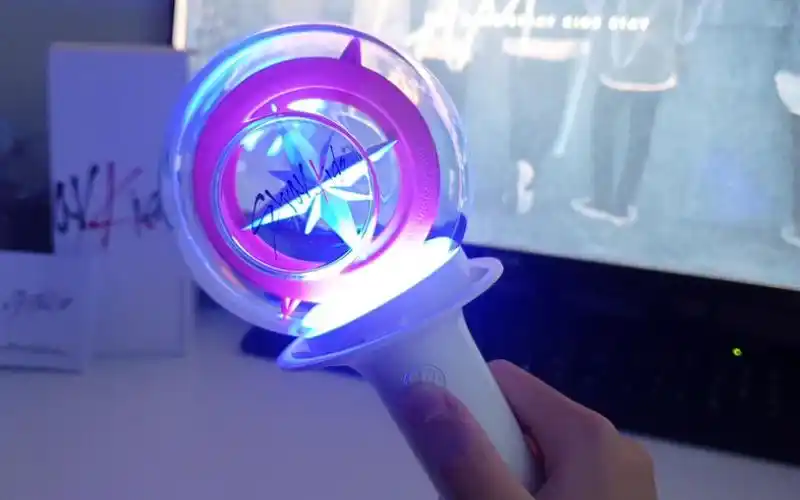 开箱世界第一亮的straykids应援棒