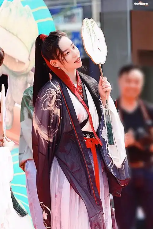 李斯丹妮古装长发来了!