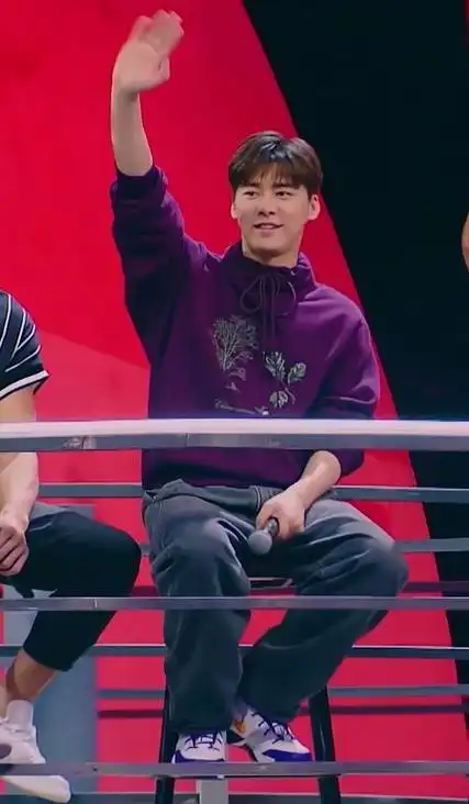 tinakay电影在线(真科密?李易峰接连上脚科比球鞋,杰伦书豪粉鞋出镜)