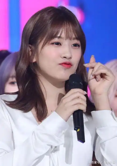 韩国女团camila可爱亮相《the show》,iz*one夺冠甜美比心