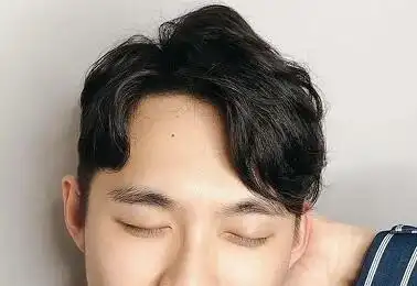 2022最新男生刘海发型让你瞬间帅翻天