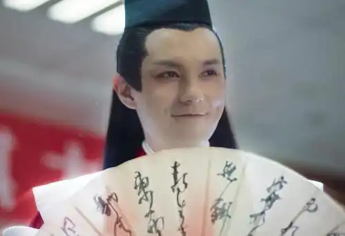 《棋魂》褚嬴扇子上写的是围奁象天,方局法地,方目无斜,直道不曲,东西