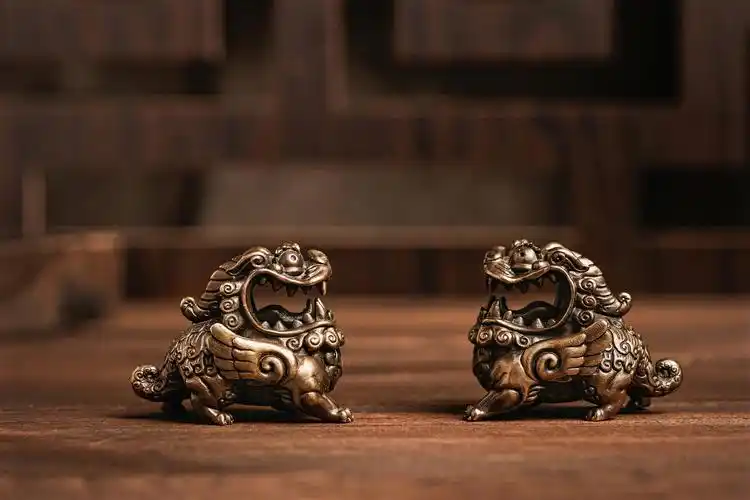 潮玩摄影 黄铜貔貅>偷玩official x lumo摄影