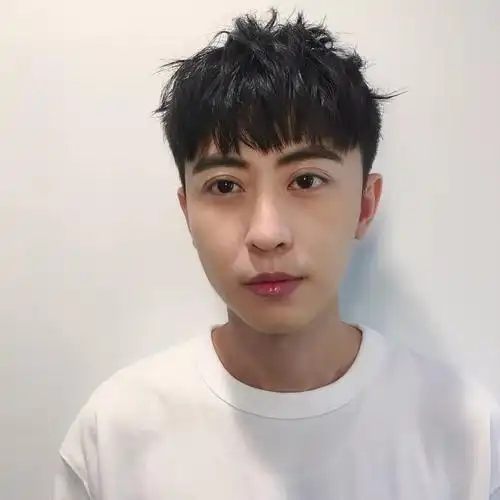 这几款男生发型正流行