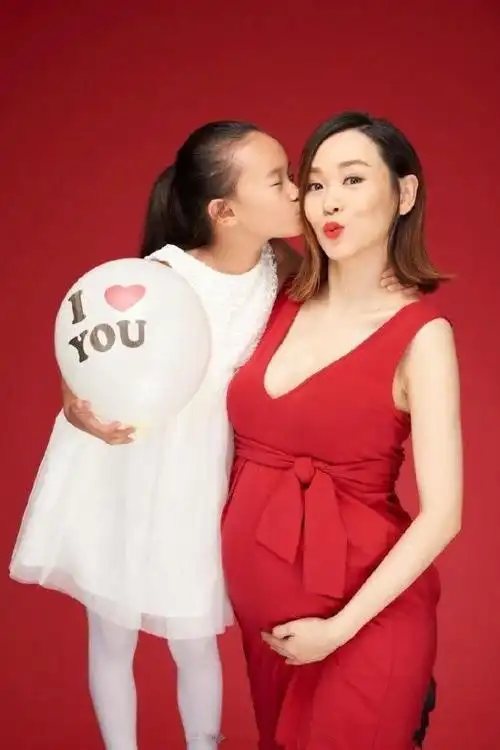 继唐嫣后,又一女星诞下二胎,与张柏芝一样至今宝宝生父身份不明