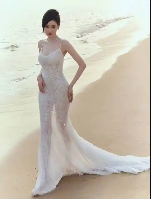 原创透视吊带裙海边漫步张天爱赤脚踩沙唯美又性感