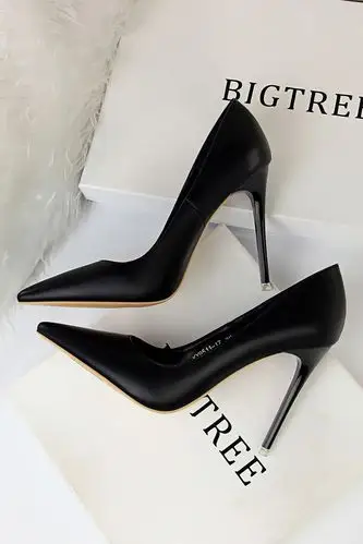 黑色高跟鞋细跟