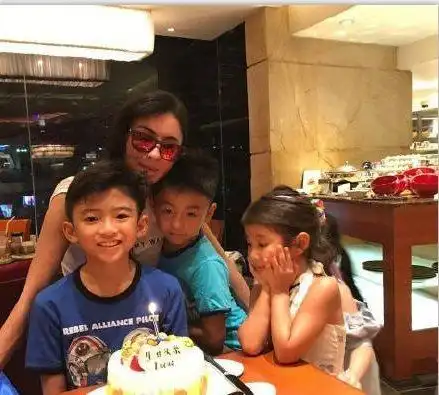 张柏芝自爆18年想生个女儿,网友提问:孩子的爸爸在哪里?