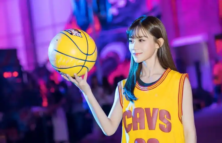 陈意涵《这!就是灌篮》曝最新写真 帅气随性运动感十足