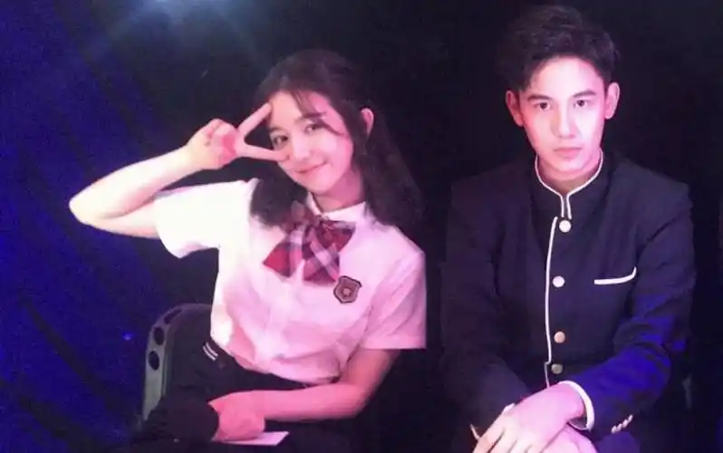 胡先煦李兰迪中戏报到学习交朋友