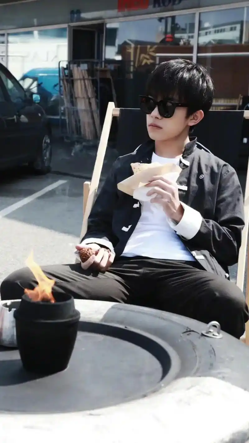 omg,这是俺的小baby,他长大了!#易烊千玺 #千玺 # - 抖音