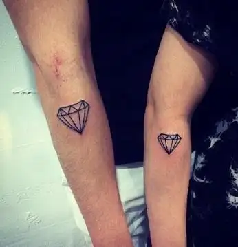 幸福情侣手上纹身彩色图案大全