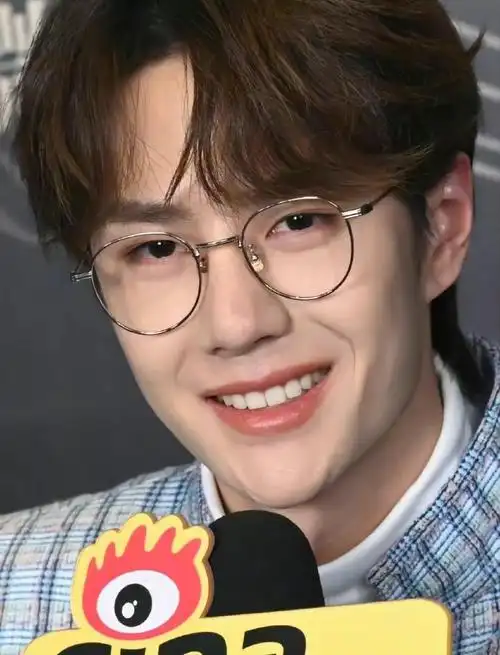 不要因为人家牙齿好看就说是烤瓷,王一博只说过爱吃糖大牙补的时候