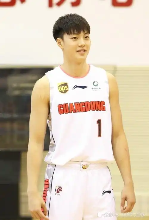 胡明轩在日本网络走红:靠球技征服男球迷,靠颜值吸引女粉丝