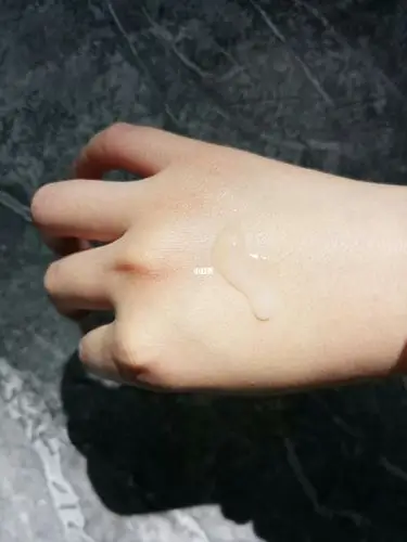 大腿内侧怎么变白?_精华水_美白_平价_按摩_怎么美白_美妆_个人护理