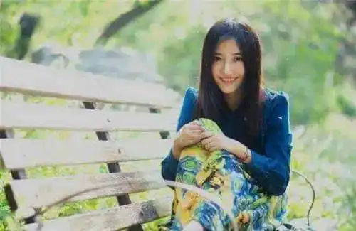 清华大学新晋校花火了高考双料第一实力不输奶茶妹妹